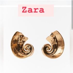 NEW ZARA SEMI-
CIRCULAR EARRINGS
🚨FIRM PRICE